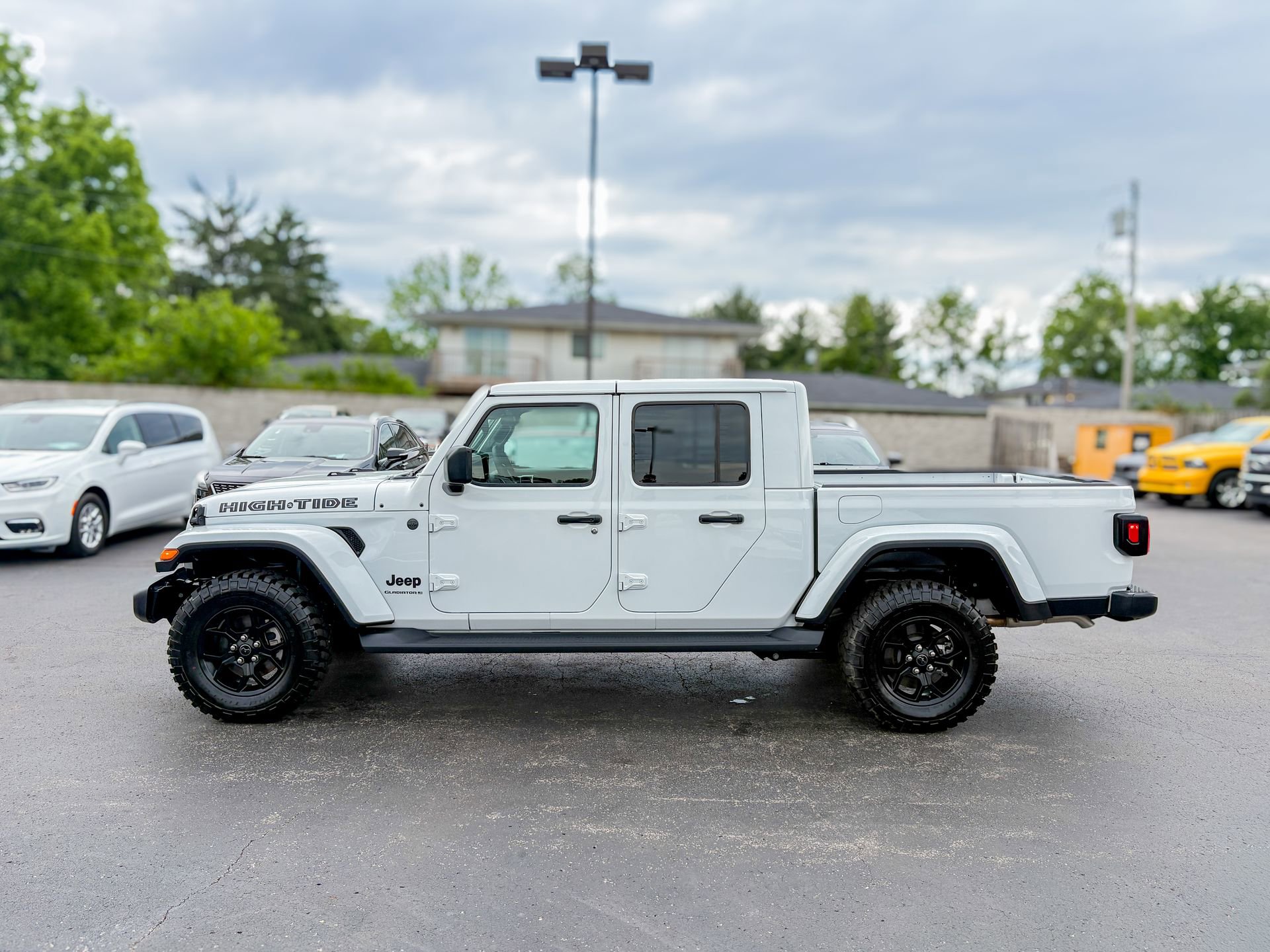 Used 2025 Jeep Gladiator Sport AWD/4WD image 12