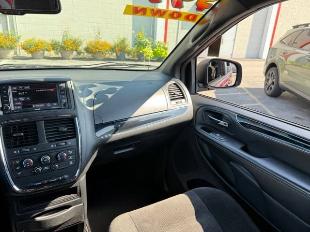 Used 2017 Dodge Grand Caravan SE FWD image 38