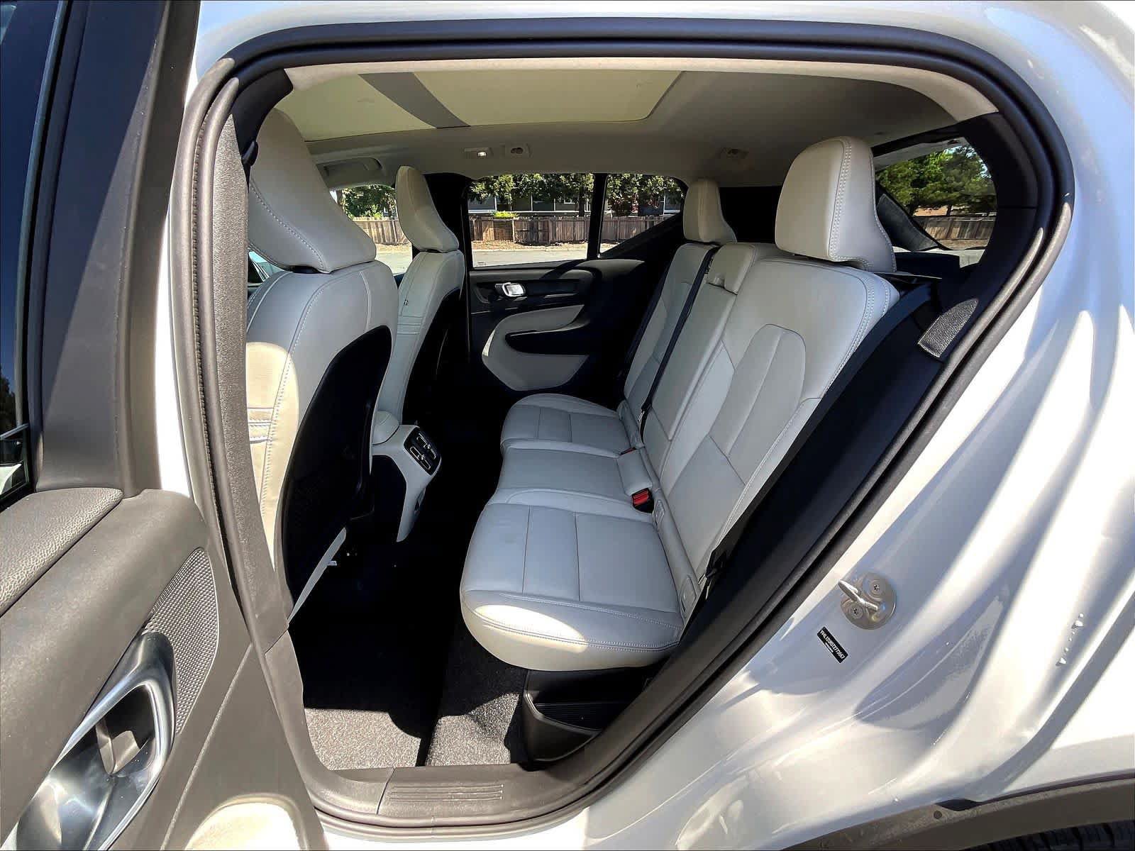 New 2026 Volvo XC40 B5 Ultra w/ Climate Package AWD/4WD image 12
