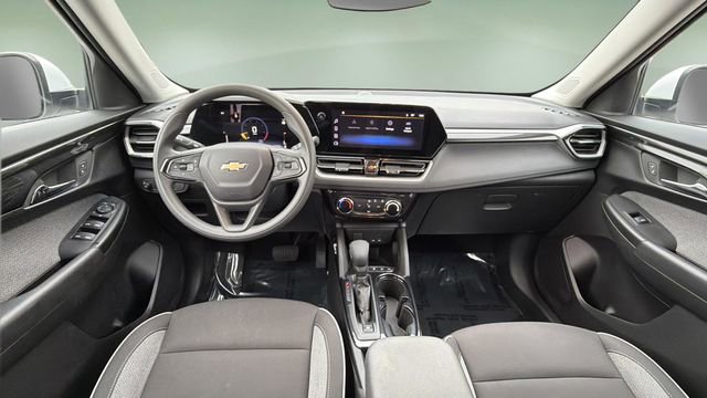 Used 2025 Chevrolet TrailBlazer LT AWD/4WD image 16