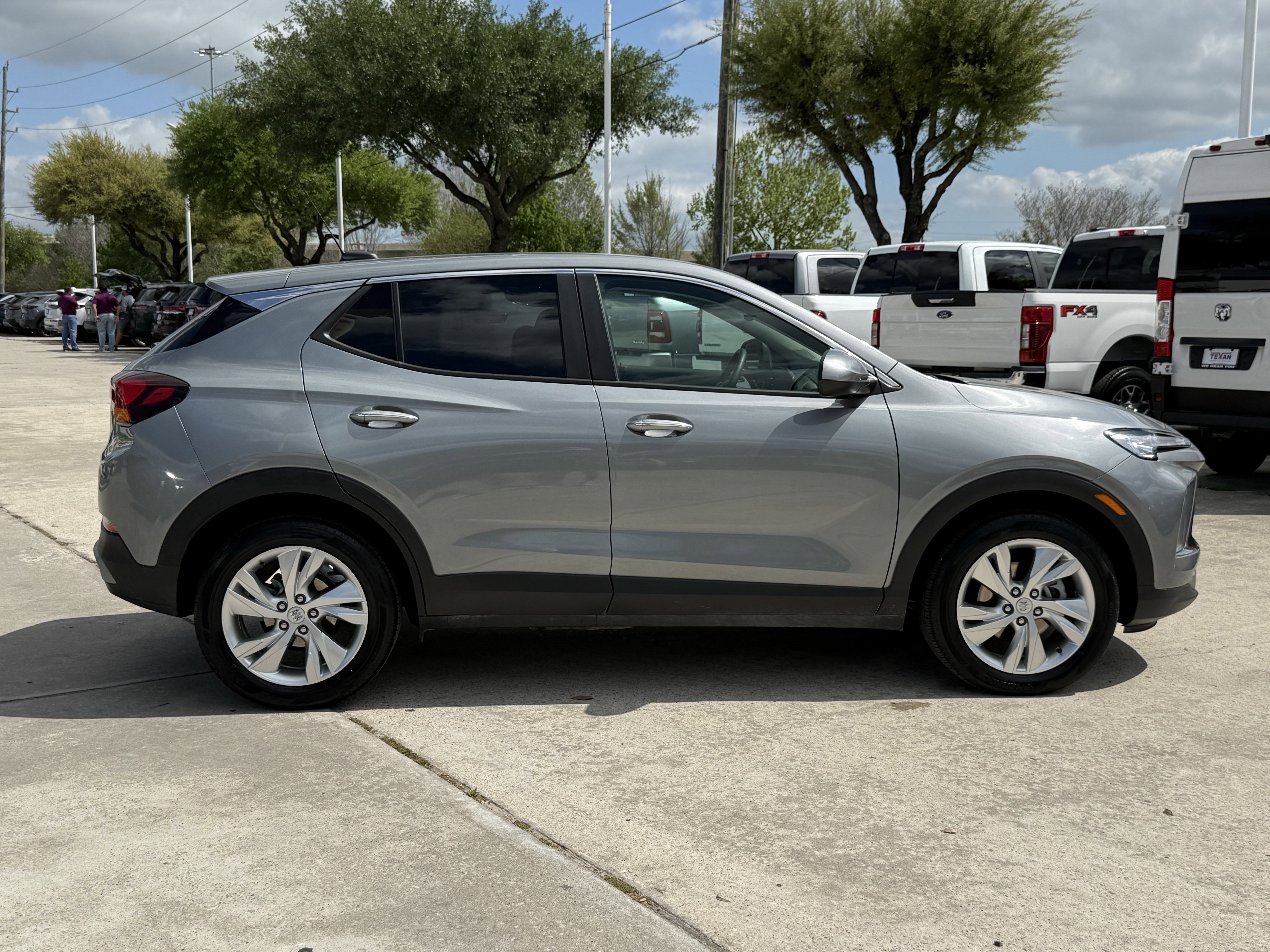 Used 2025 Buick Encore GX Preferred FWD image 3