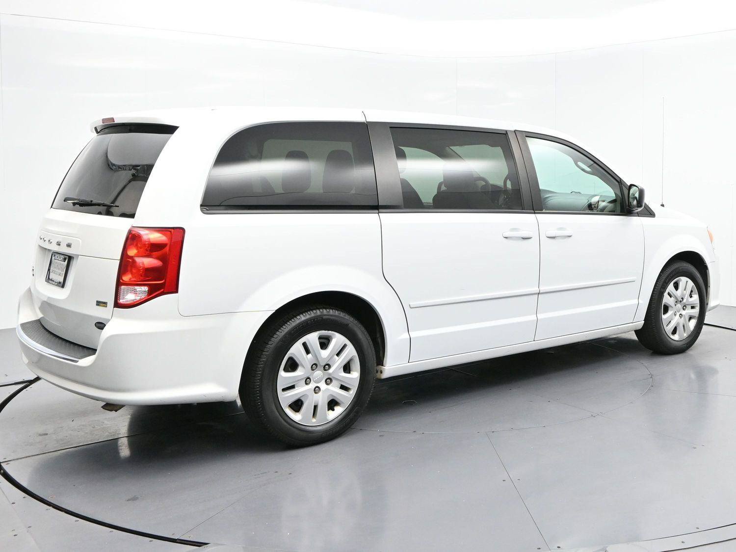 Used 2017 Dodge Grand Caravan SE FWD image 7