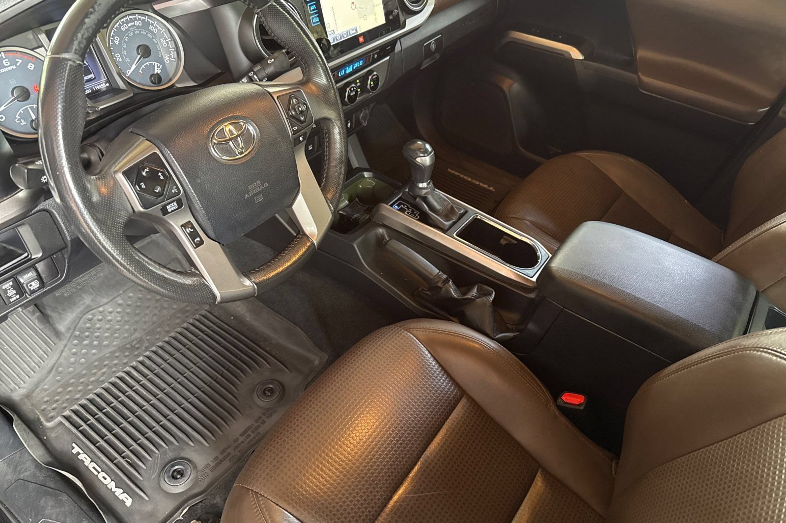 Used 2017 Toyota Tacoma Limited AWD/4WD image 11