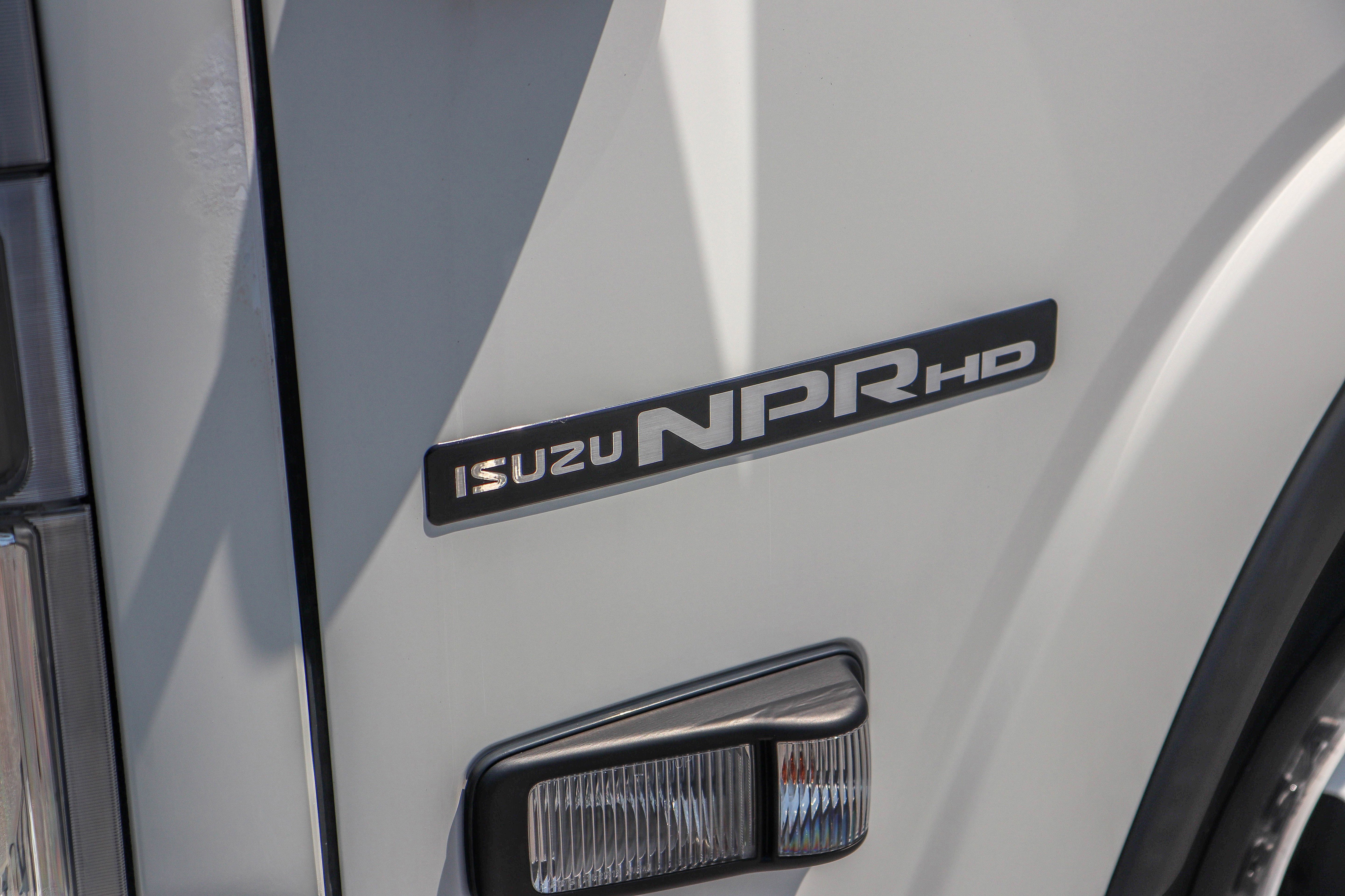 Used 2024 Isuzu NPR image 36