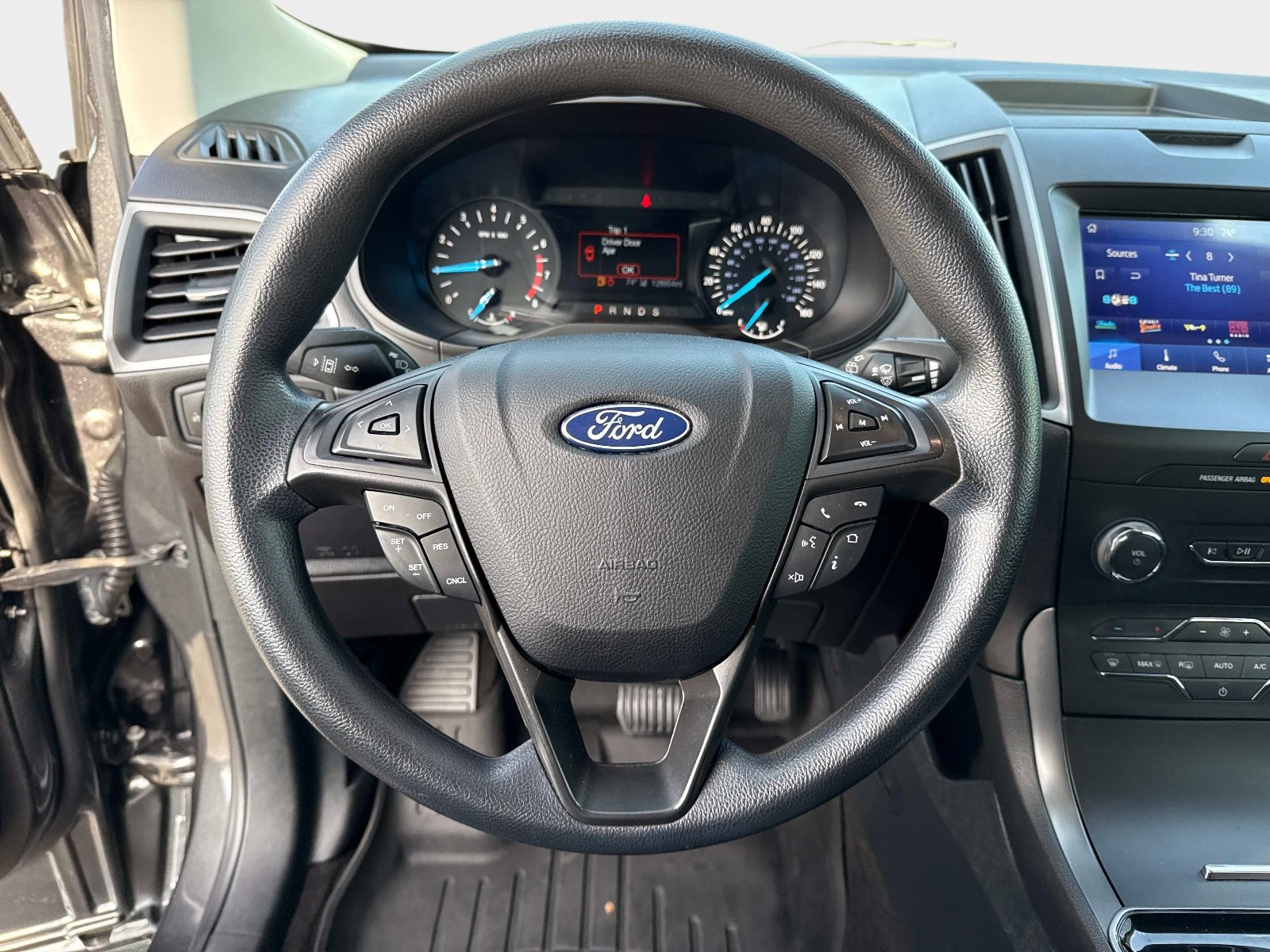 Used 2020 Ford Edge SE FWD image 27
