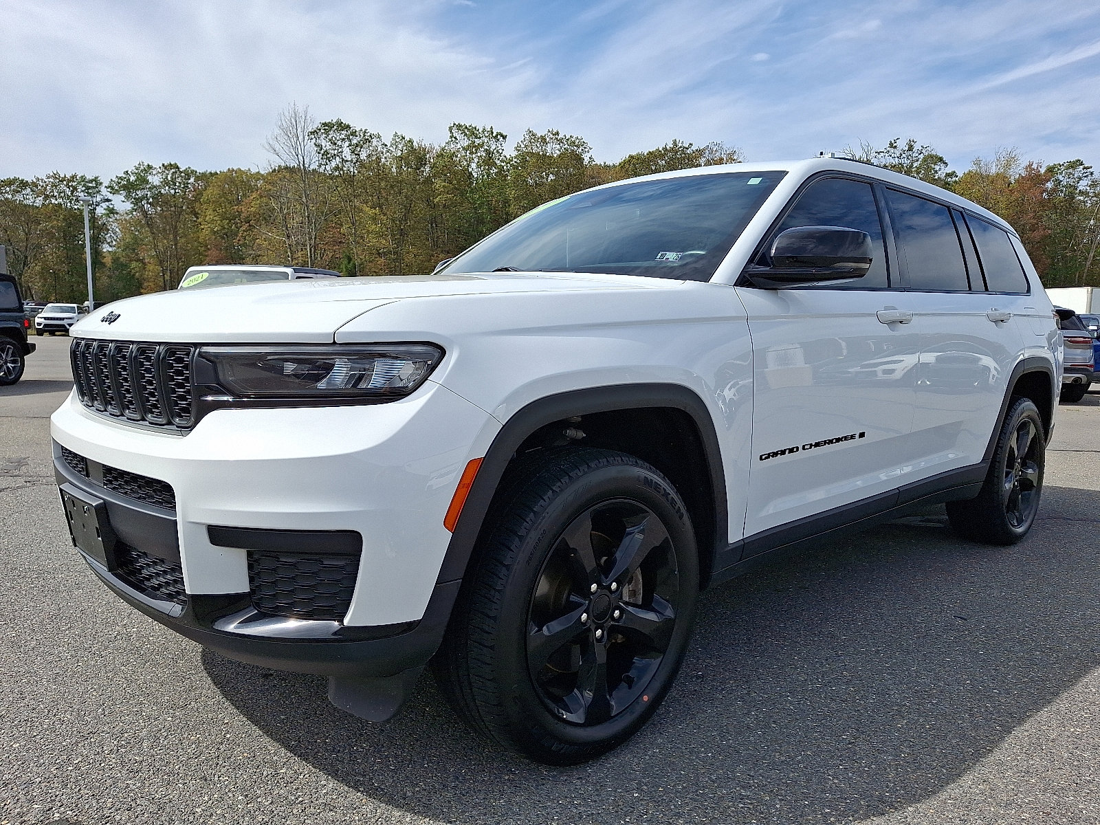 Used 2022 Jeep Grand Cherokee L Laredo image 3