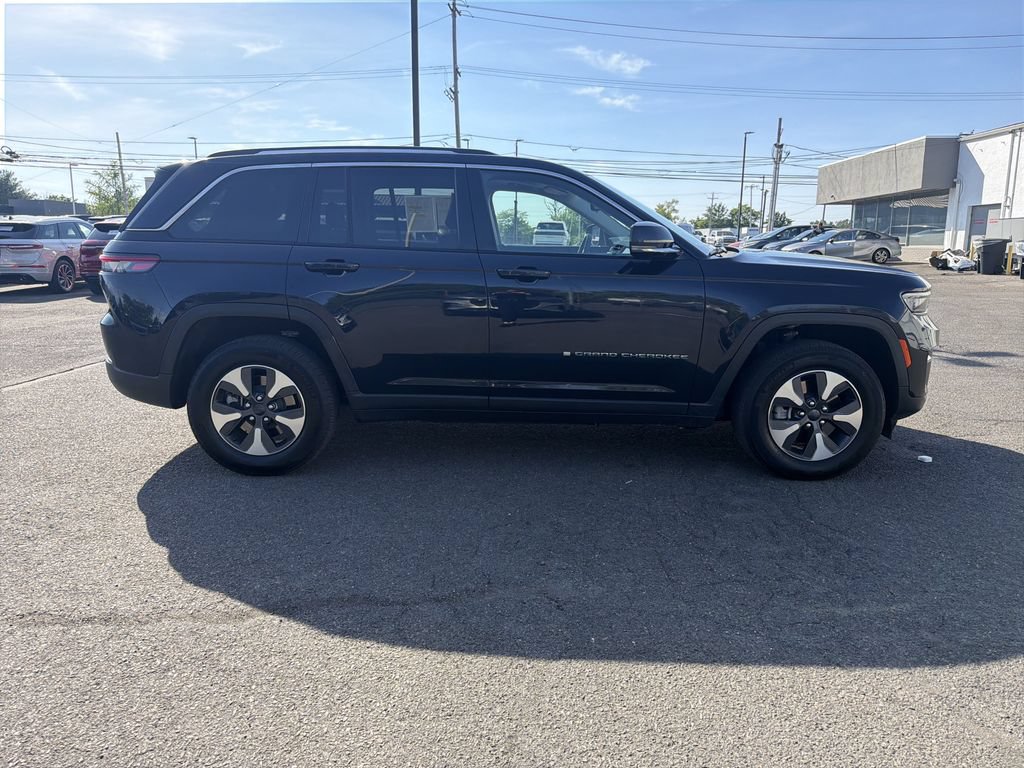 Used 2023 Jeep Grand Cherokee 4WD 4xe image 6