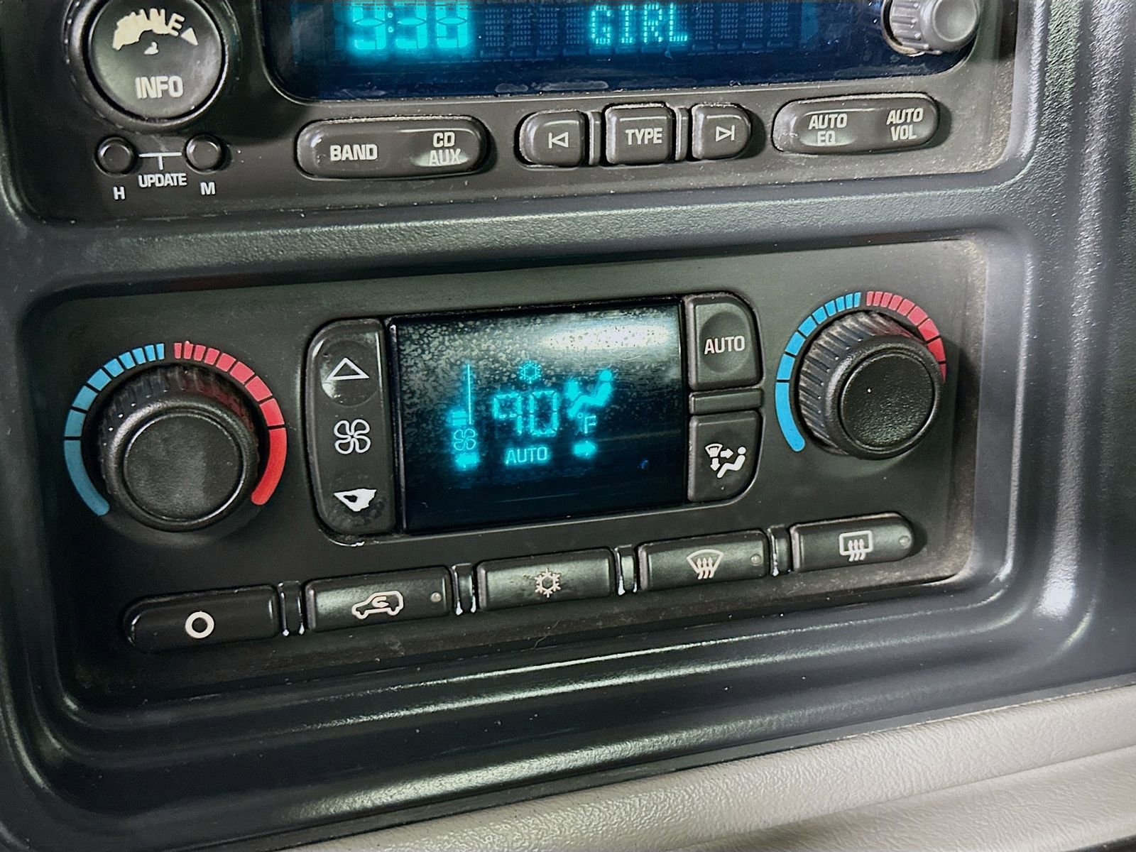 Used 2006 Chevrolet Silverado 2500 LT w/ Heavy-Duty Power Package image 15