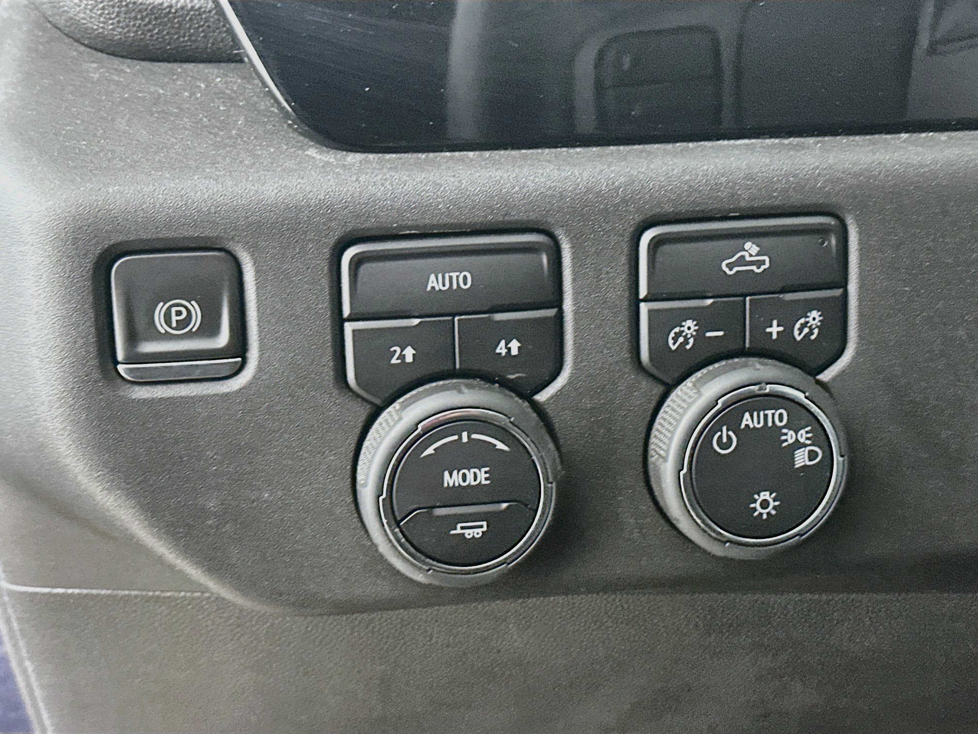 Used 2023 Chevrolet Silverado 1500 LT AWD/4WD image 17