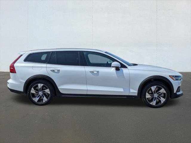 Used 2020 Volvo V60 T5 Cross Country AWD/4WD image 6
