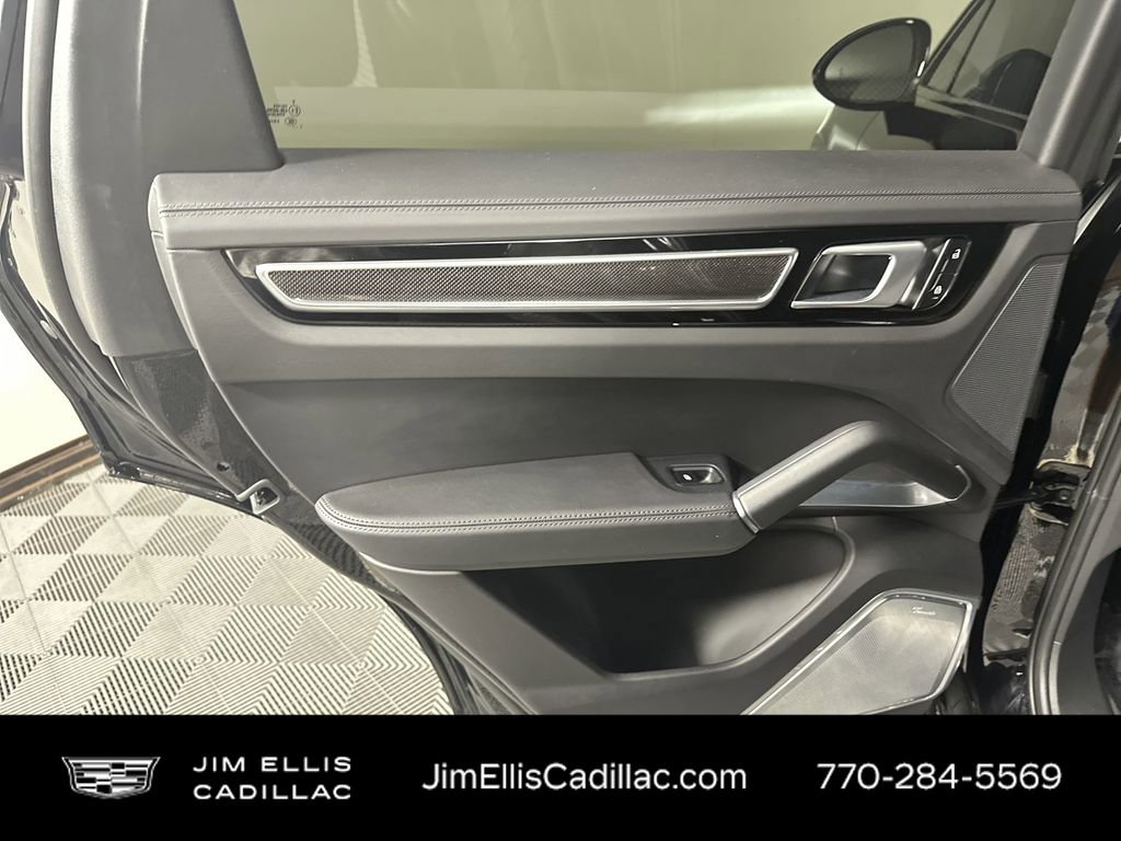 Used 2022 Porsche Cayenne Turbo S image 19