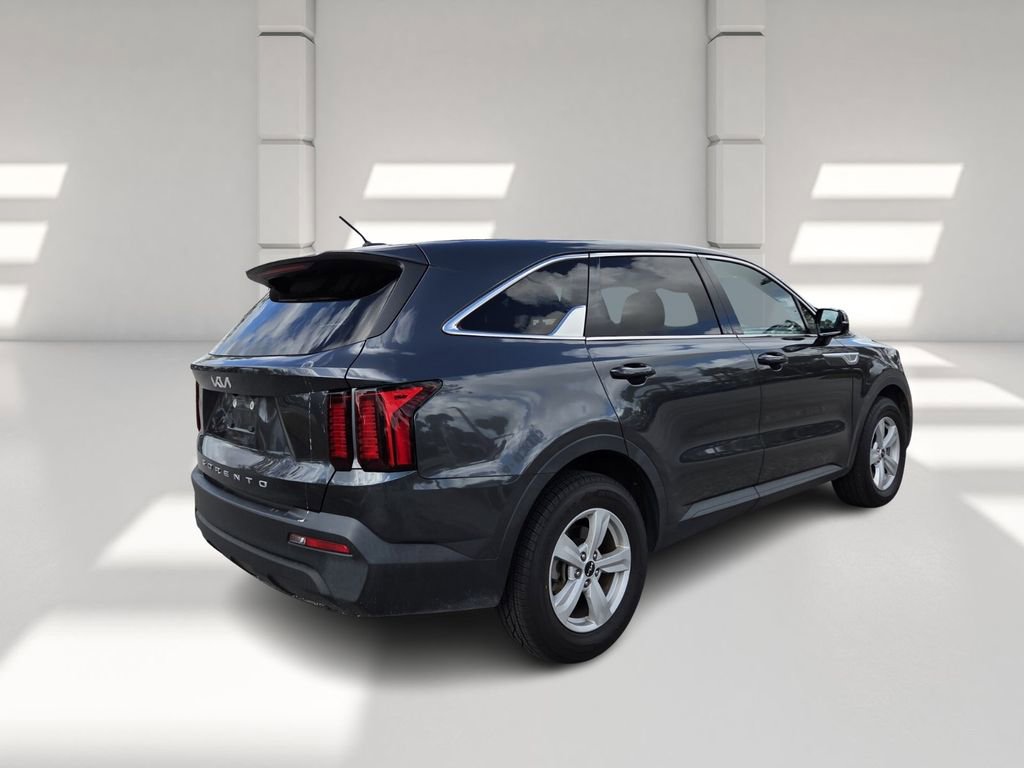 Used 2022 Kia Sorento LX image 4