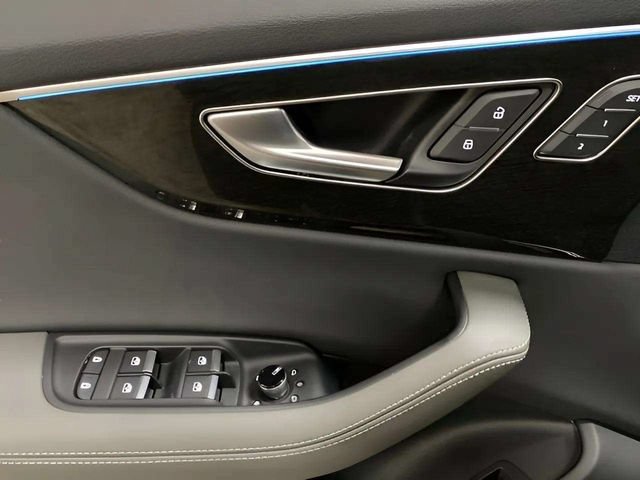Used 2026 Audi Q8 Premium Plus AWD/4WD image 29