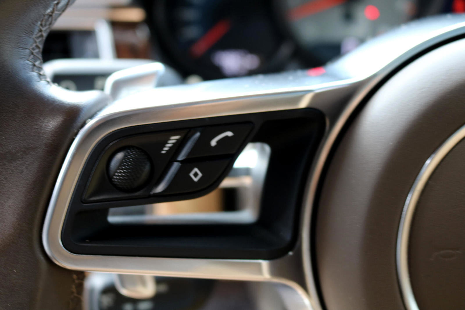 Used 2017 Porsche Macan S image 39