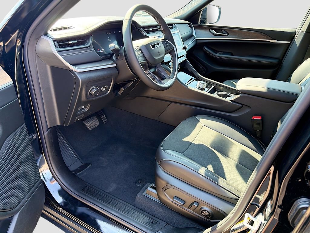 New 2026 Jeep Grand Cherokee Altitude AWD/4WD image 25