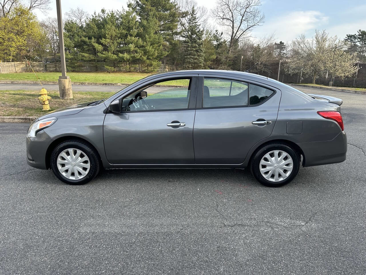 Used 2018 Nissan Versa SV image 4