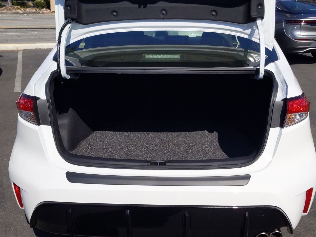 Used 2023 Toyota Corolla SE w/ SE Premium Package image 20