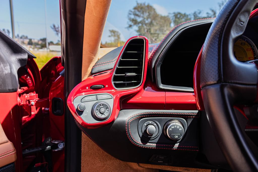 Used 2013 Ferrari 458 Italia Coupe RWD image 37