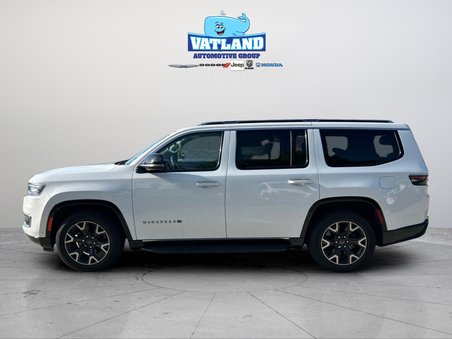 Used 2023 Jeep Wagoneer Series III w/ Preferred Equipment Group AWD/4WD image 2