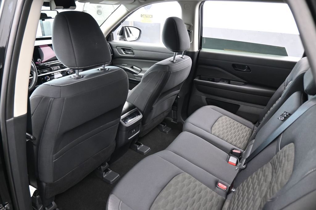 Used 2024 Nissan Pathfinder SV FWD image 37