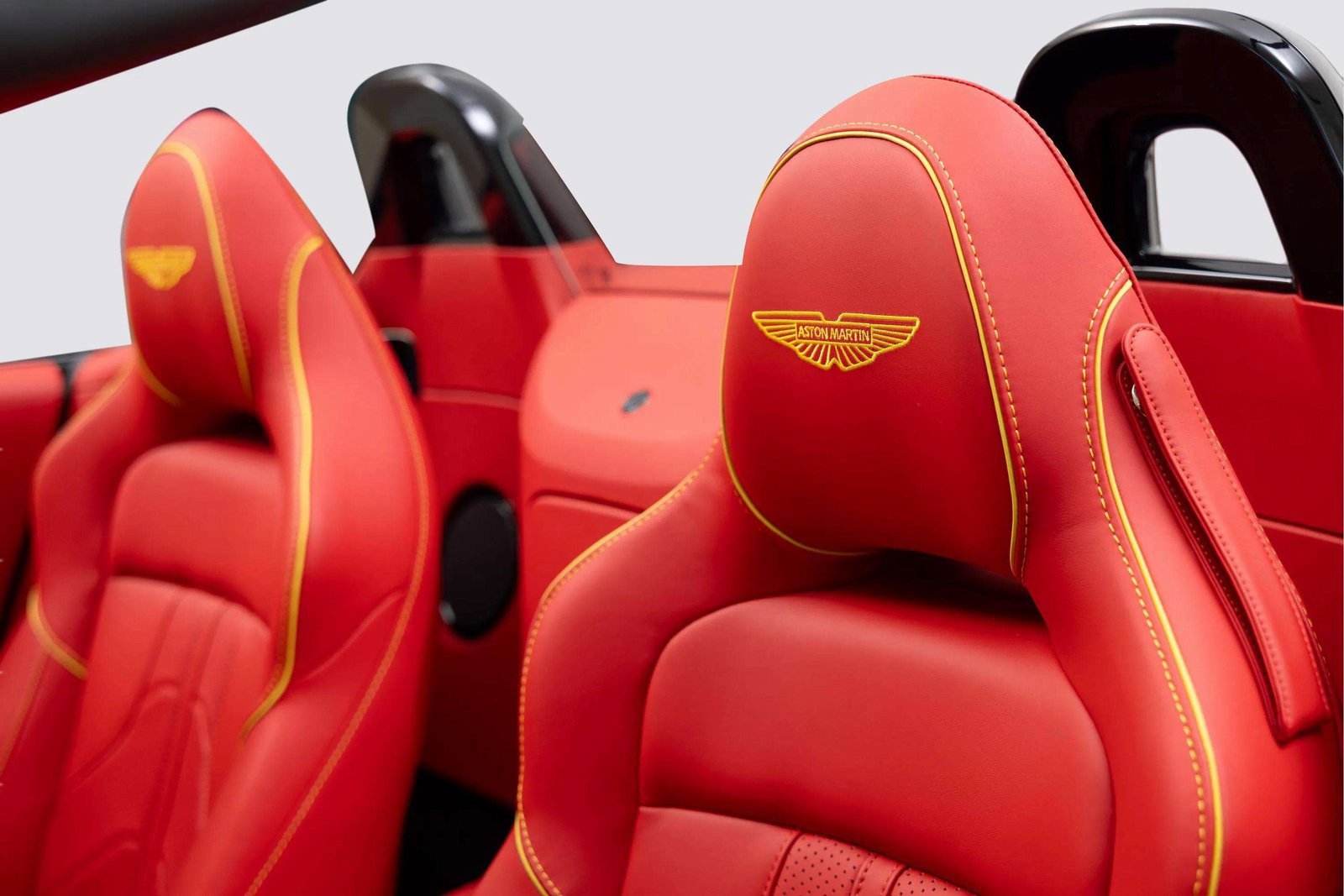 New 2026 Aston Martin V8 Vantage Roadster image 32