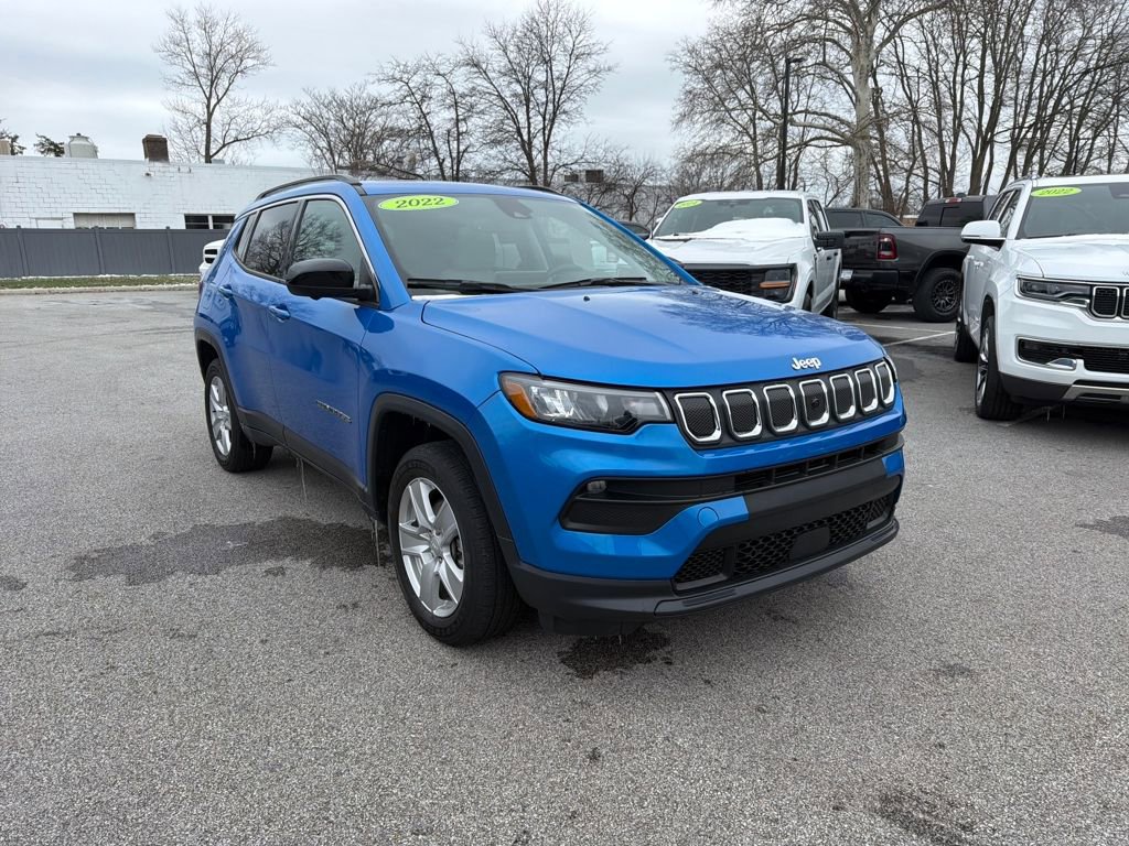 Used 2022 Jeep Compass Latitude w/ Sun and Sound Group AWD/4WD image 4