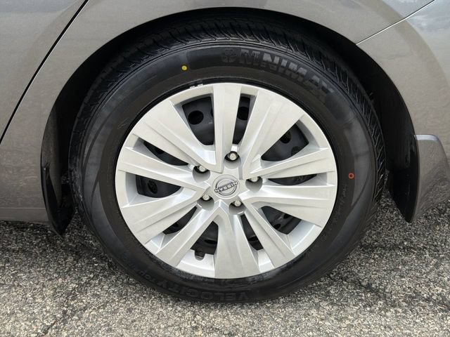 Certified 2025 Nissan Sentra S w/ Lighting Package FWD image 11