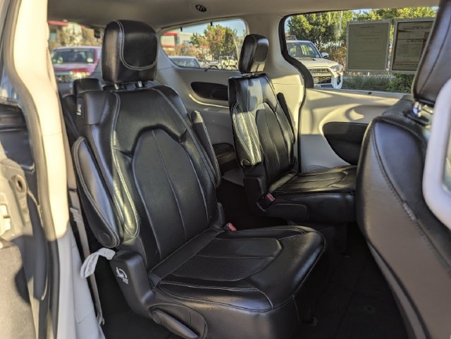 Used 2022 Chrysler Pacifica Touring-L FWD image 29