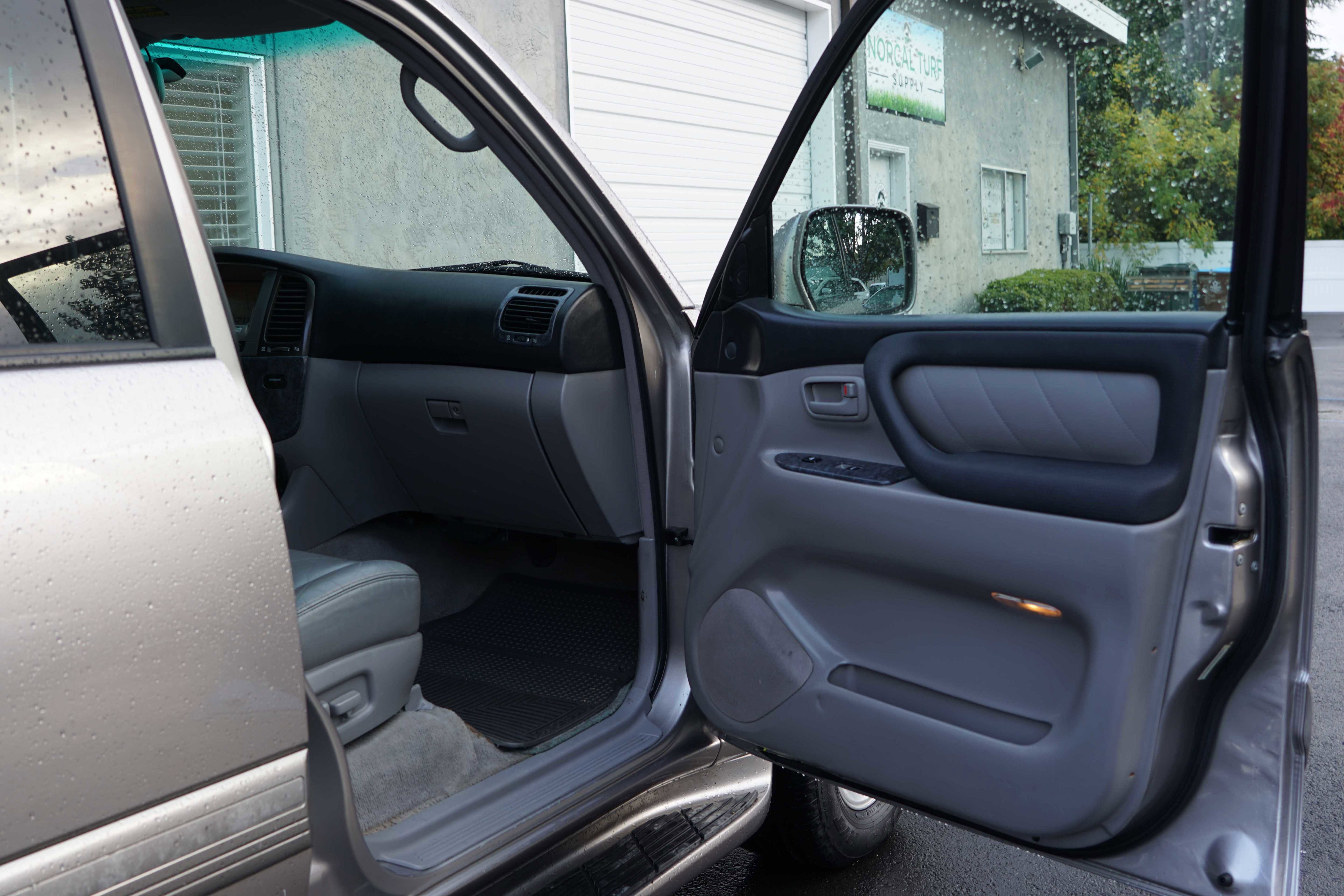 Used 2004 Toyota Land Cruiser image 32