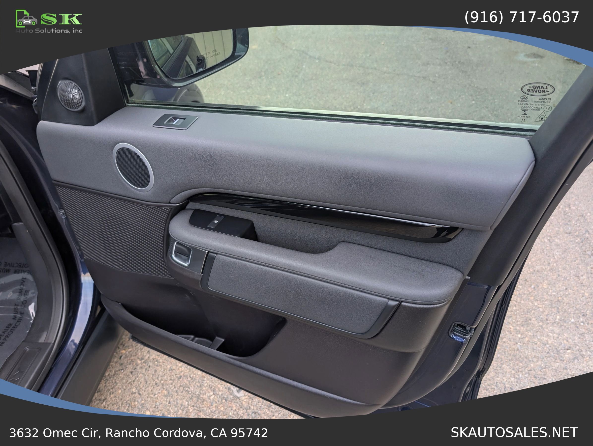 Used 2017 Land Rover Discovery SE image 35