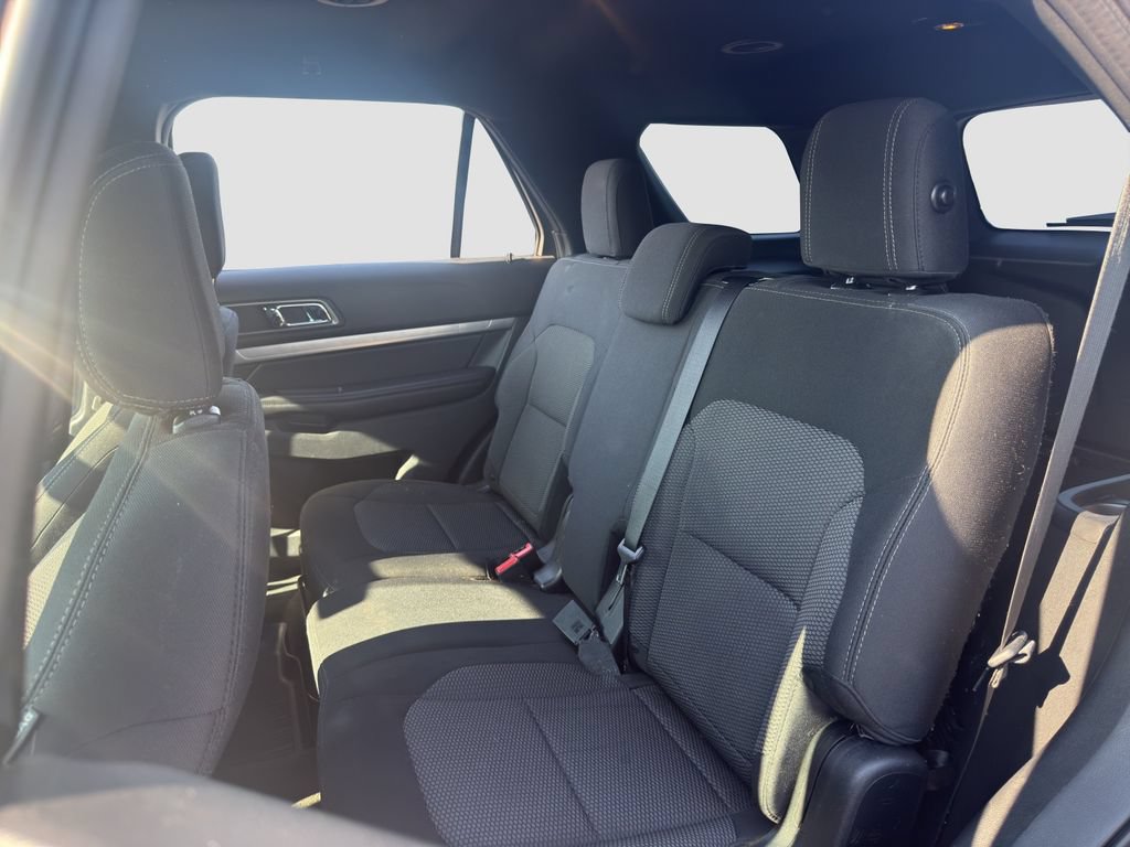 Used 2018 Ford Explorer XLT AWD/4WD image 13