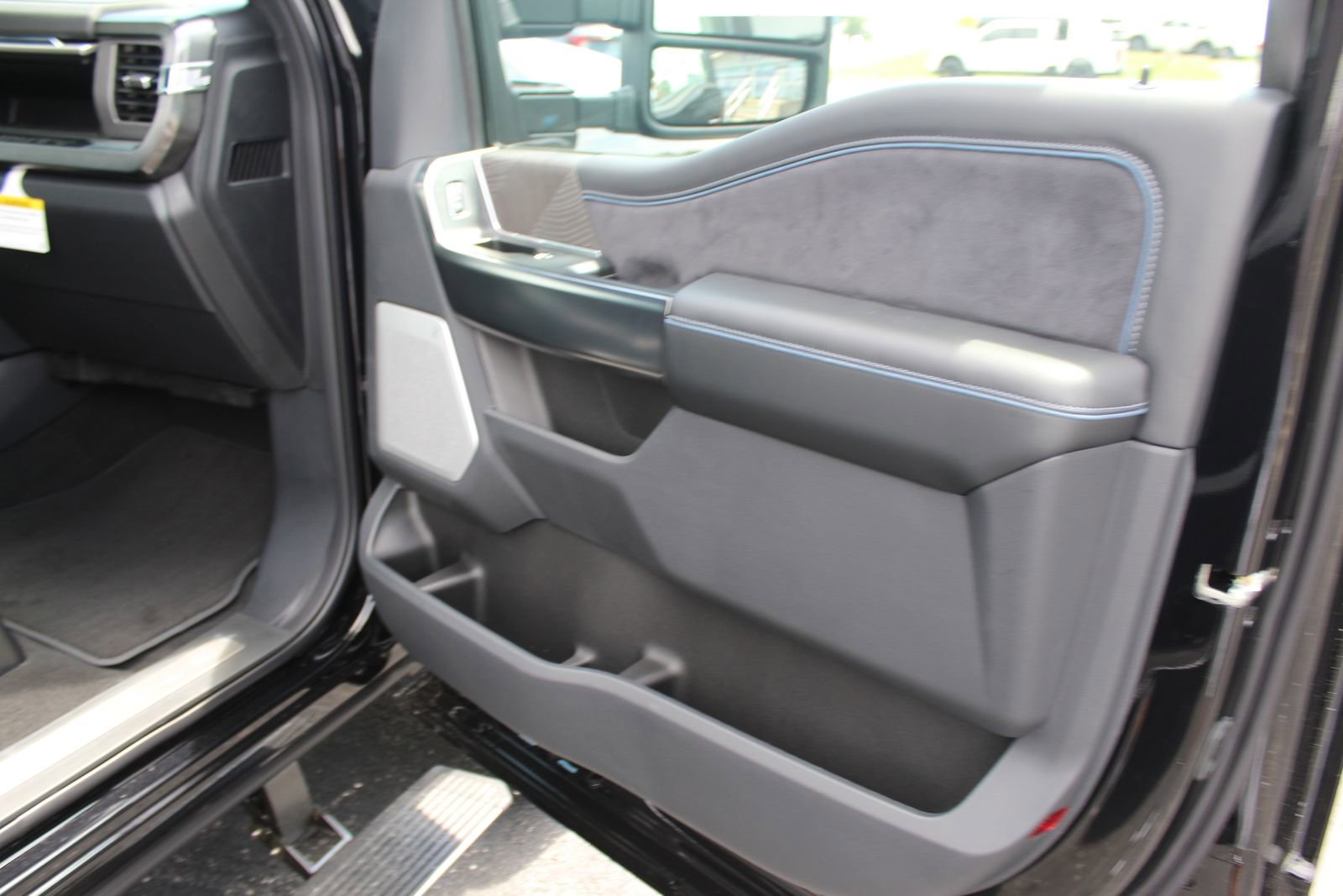 New 2025 Ford F250 Platinum image 13