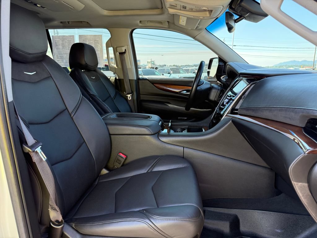 Used 2016 Cadillac Escalade Luxury AWD/4WD image 13
