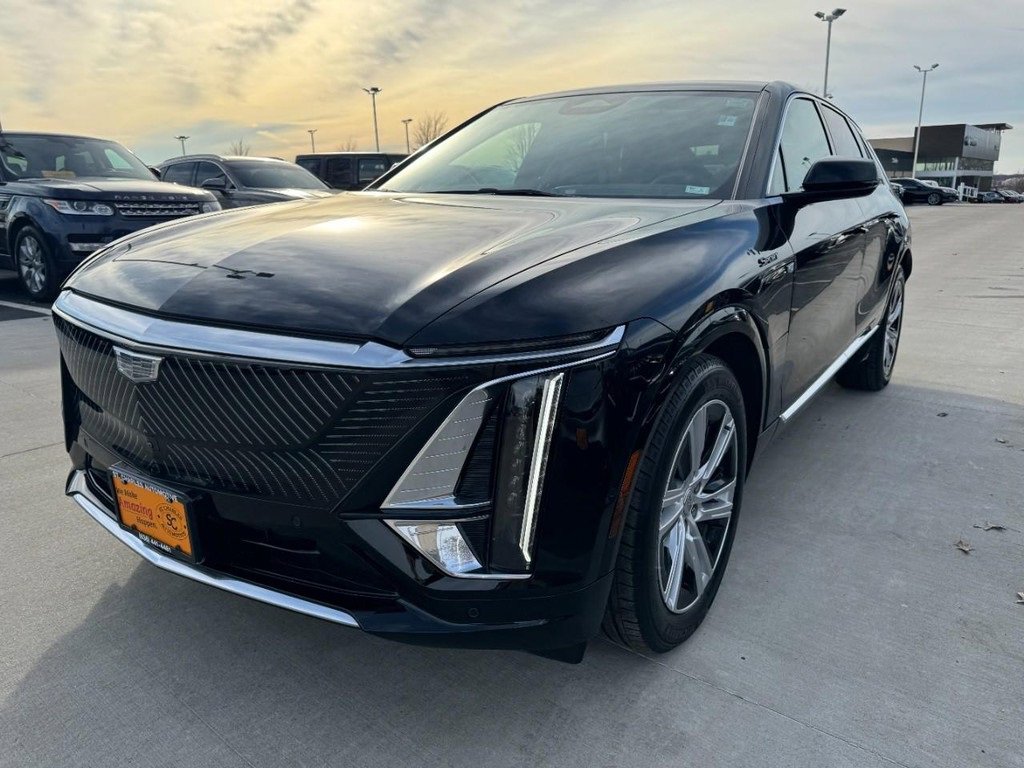 Used 2024 Cadillac Lyriq Tech w/ Driver Assist Package image 7