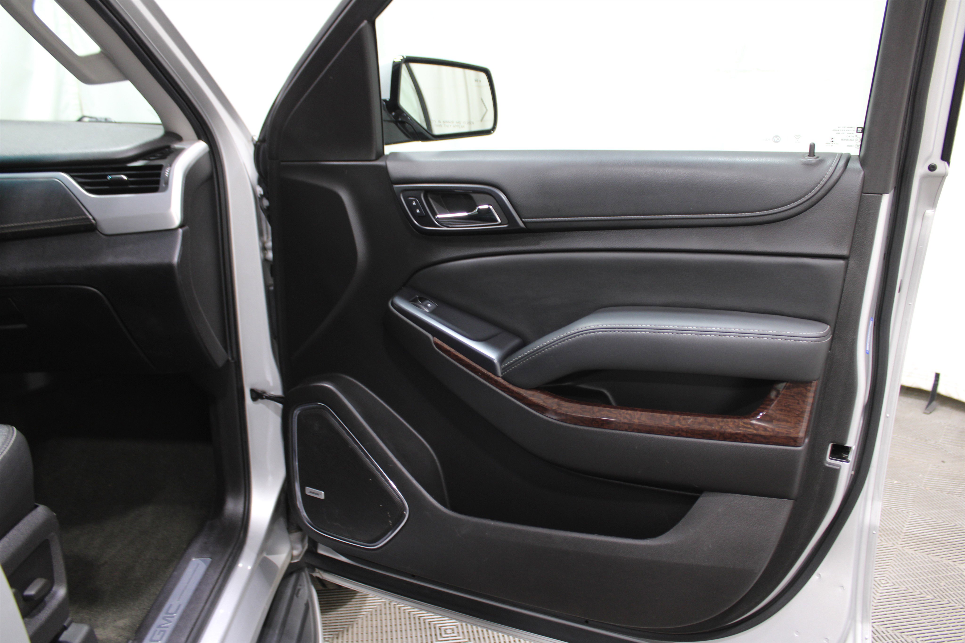 Used 2016 GMC Yukon SLT w/ Open Road Package image 30