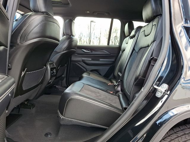 Used 2023 Jeep Grand Cherokee Altitude AWD/4WD image 13
