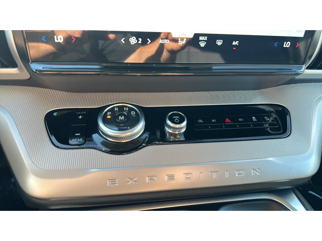 Used 2025 Ford Expedition Active AWD/4WD image 16