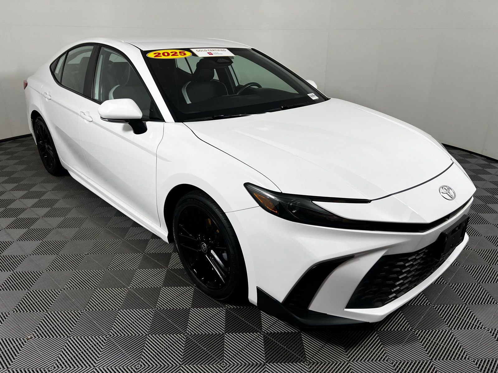 Certified 2025 Toyota Camry SE image 3