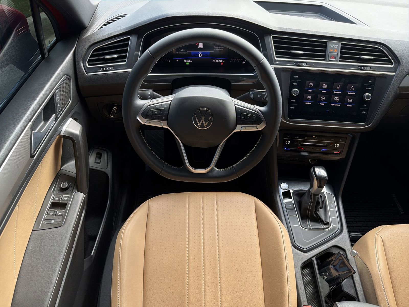Used 2024 Volkswagen Tiguan SE image 28