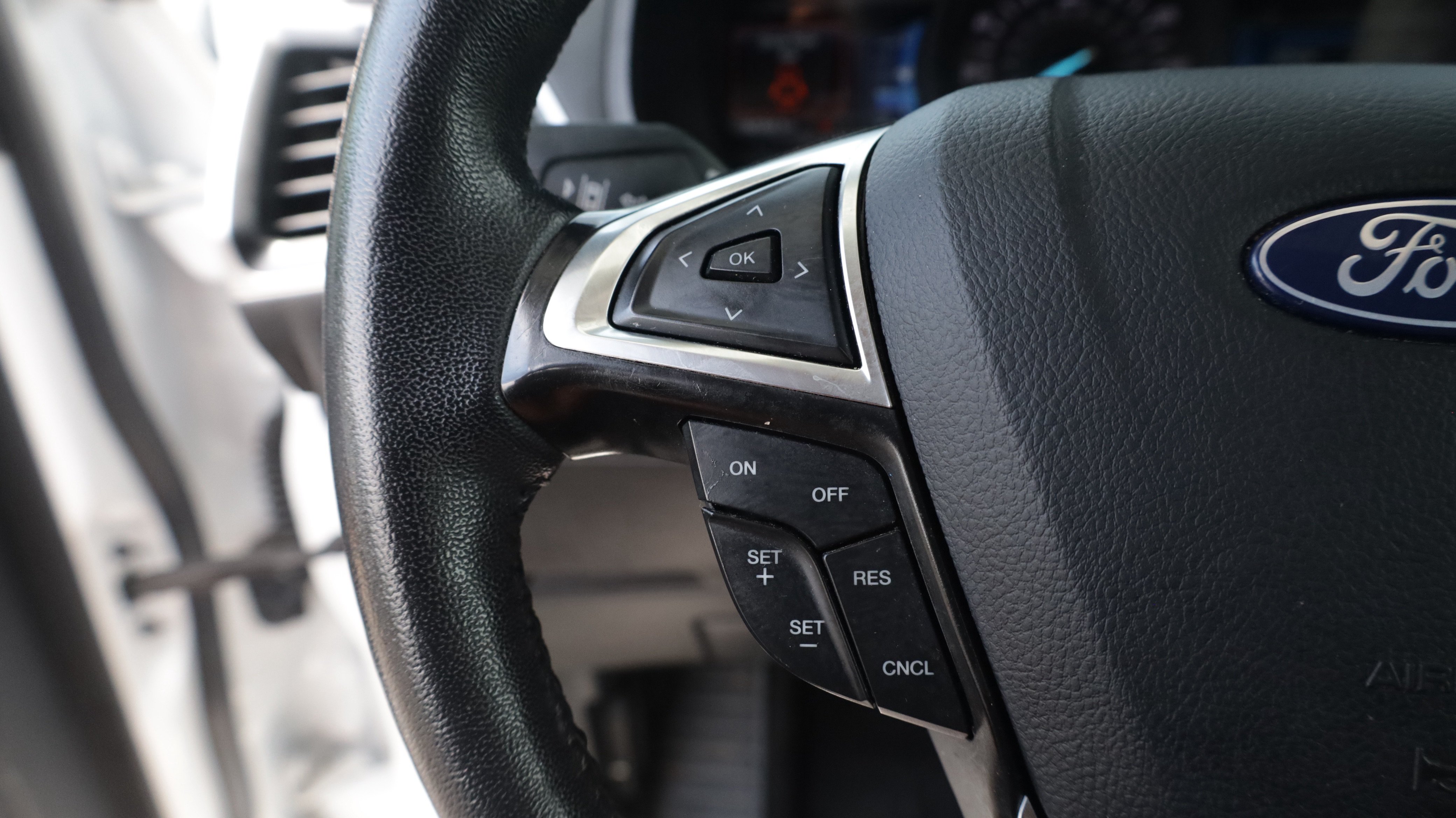 Used 2024 Ford Edge SEL AWD/4WD image 17