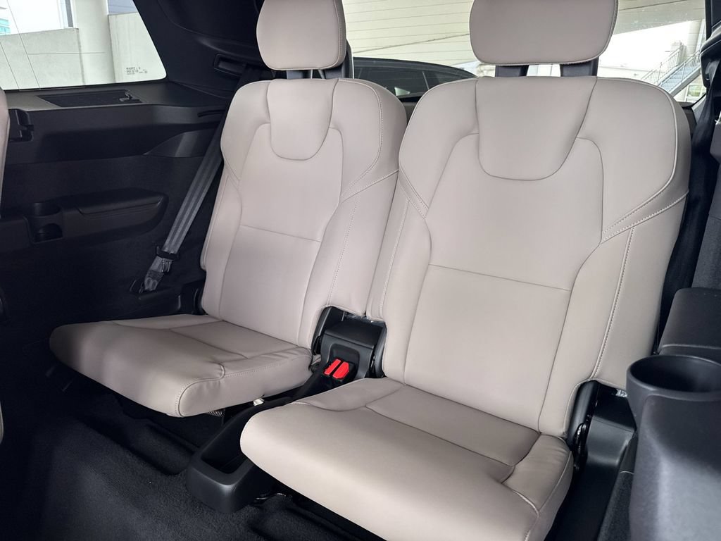 New 2026 Volvo XC90 T8 Plus AWD/4WD image 14