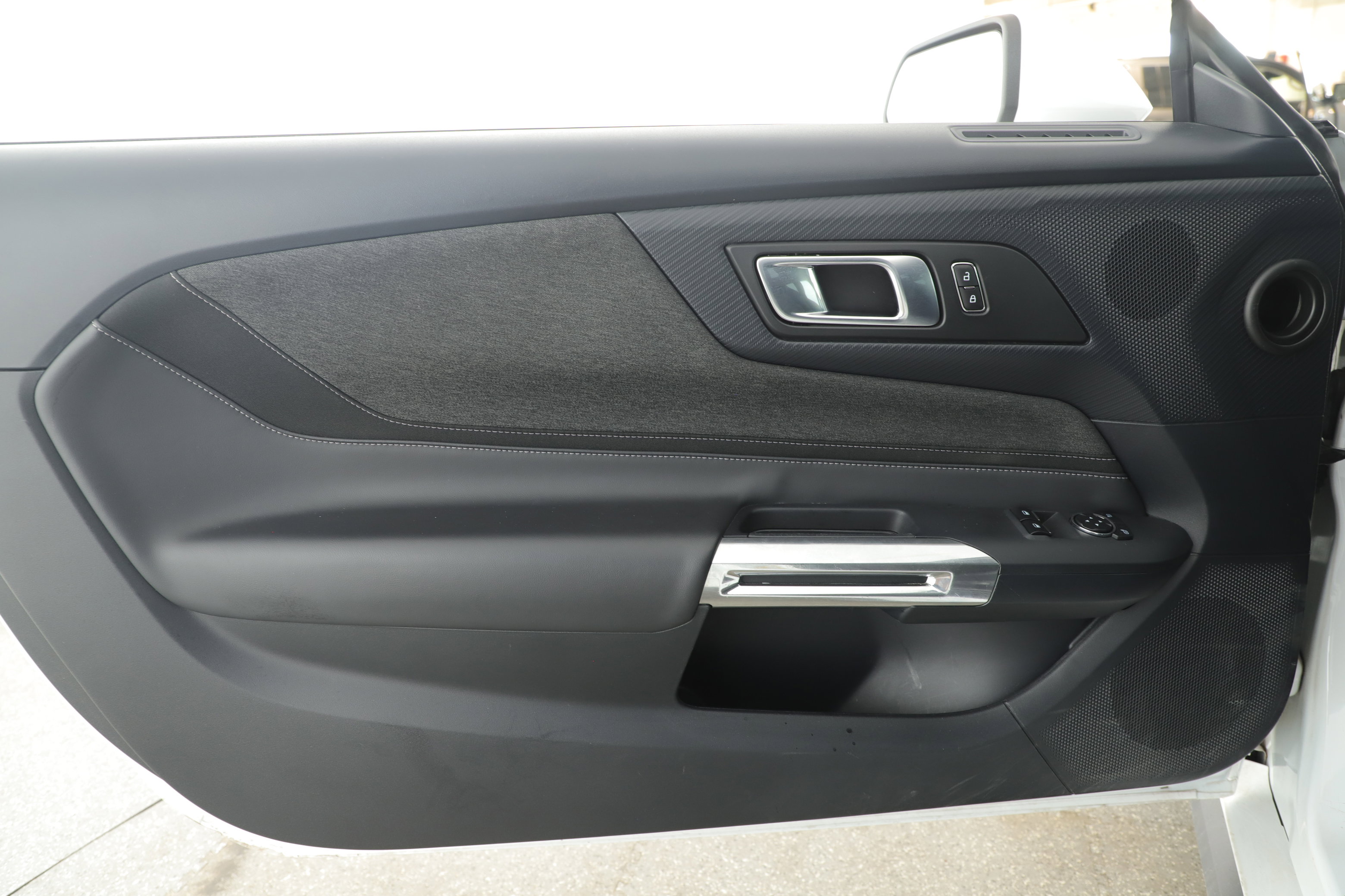 Used 2024 Ford Mustang Coupe RWD image 7
