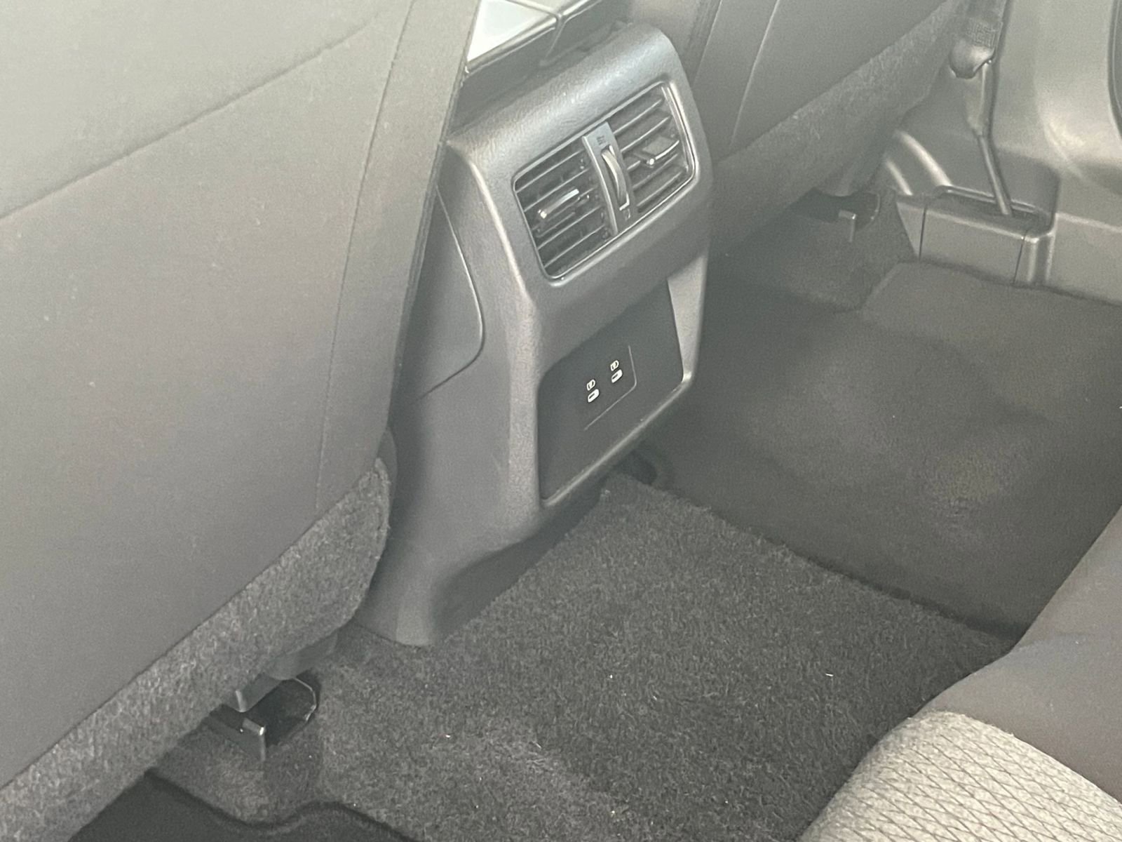 Used 2025 Nissan Rogue SV image 24