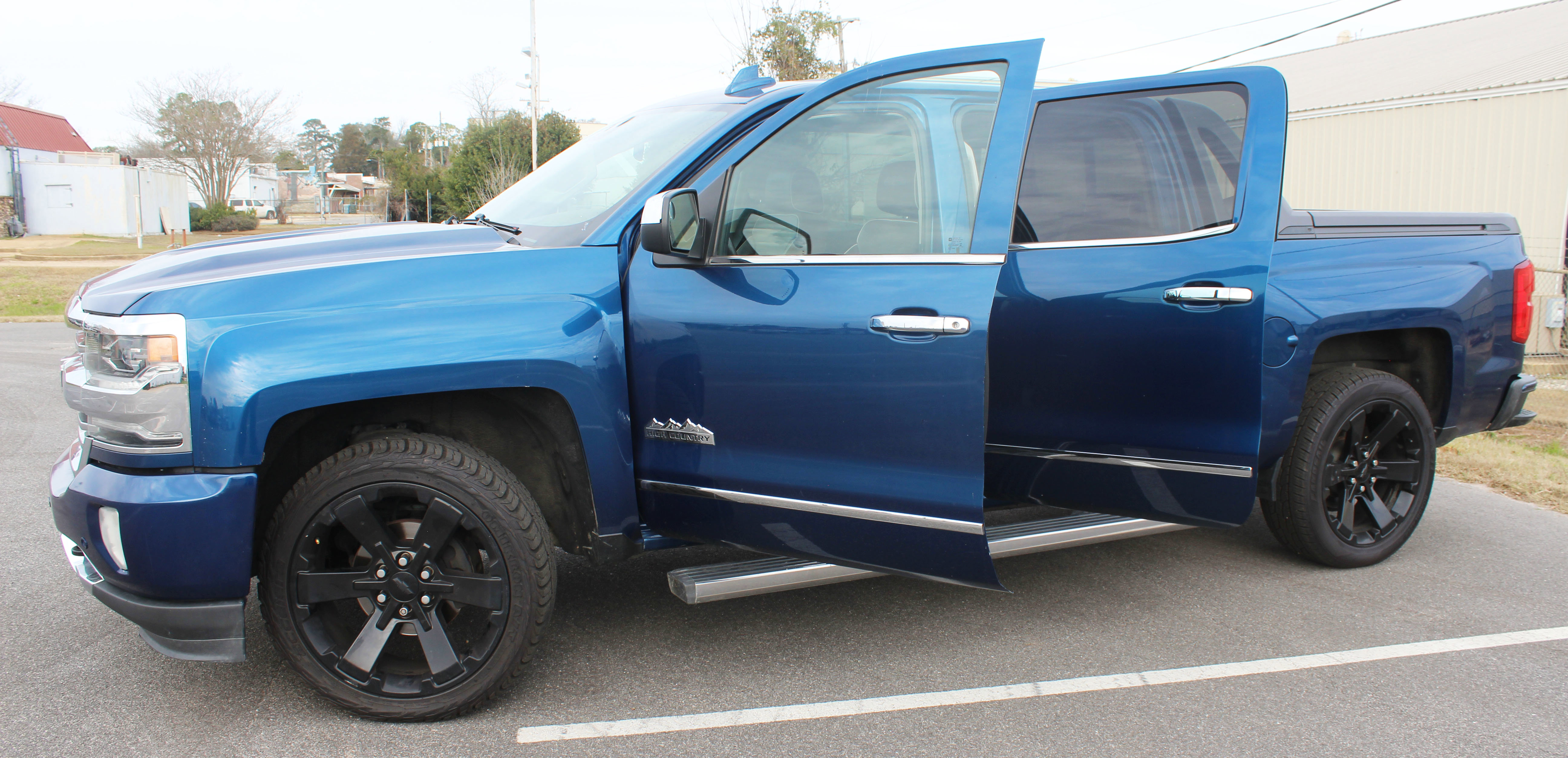 Used 2017 Chevrolet Silverado 1500 High Country w/ High Desert Package image 4