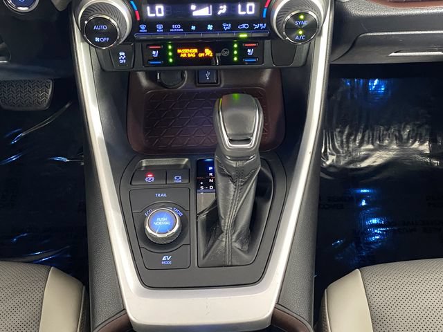 Certified 2020 Toyota RAV4 Limited w/ Limited Grade Weather Package AWD/4WD image 16
