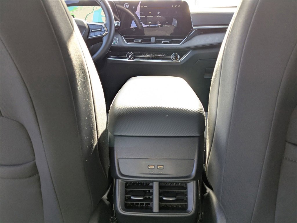 Used 2025 Chevrolet Equinox LT image 32