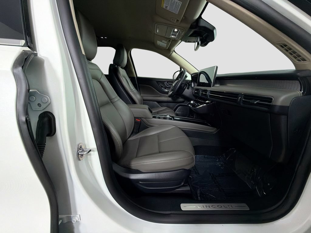 Certified 2025 Lincoln Corsair FWD image 29