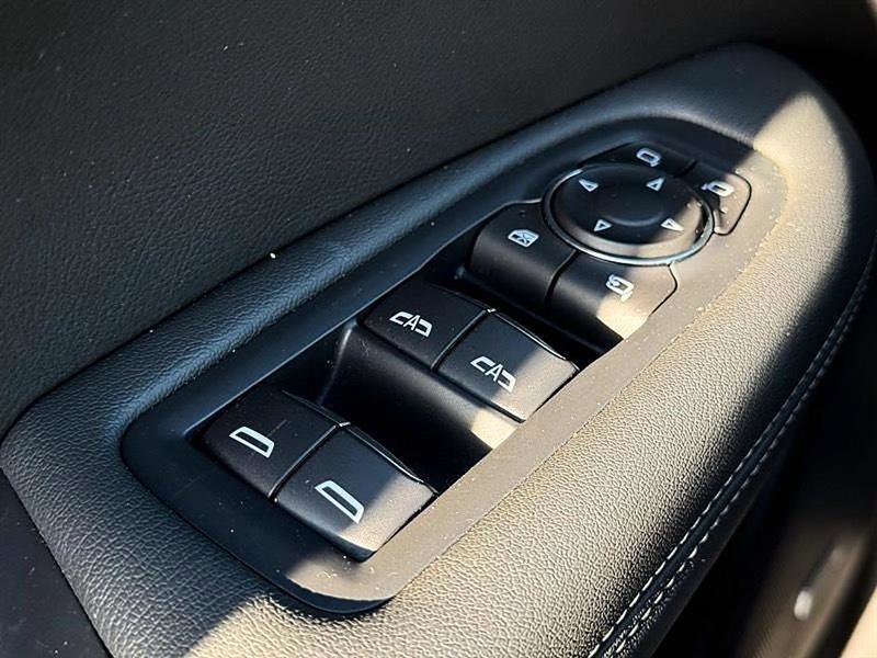 Used 2023 Cadillac XT6 Premium Luxury image 19