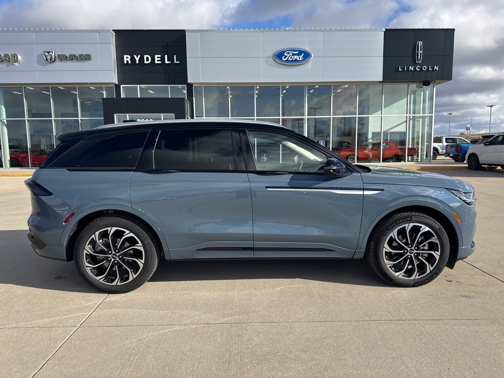 New 2026 Lincoln Nautilus Reserve image 2