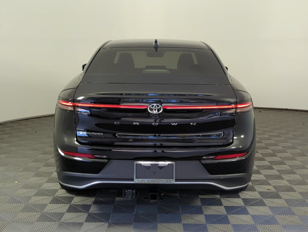 Used 2025 Toyota Crown AWD/4WD image 5